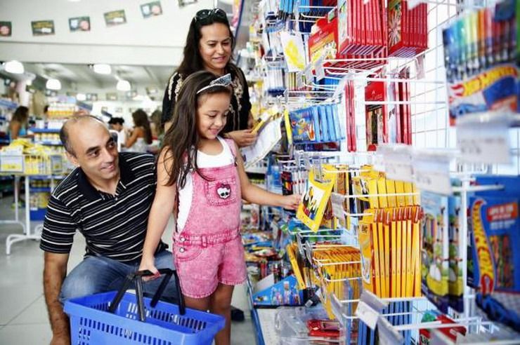 Levar ou não os filhos às compras escolares?